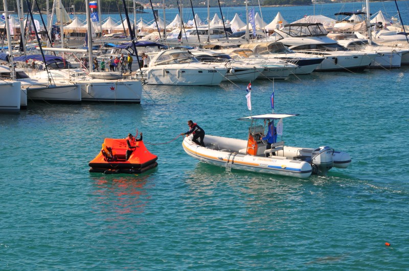 Yacht-Pool Safety at Sea Emergensea boat in action at 17th BBS 2015.