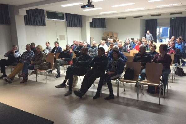 Packed hall during presentation of Đek Šurija at the Austrian Boat Show